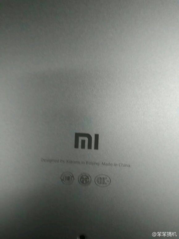 小米筆記本?看樣子面板是鋁模具 小米筆記本?看樣子面板是鋁模具